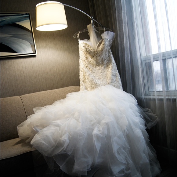 Wedding dress - Picture 2 of 8